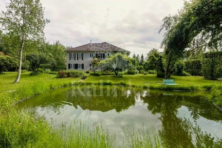 Сдается 3-этажный дом, 560 м²