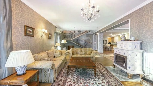 Сдается 4-этажный таунхаус, 500 м²