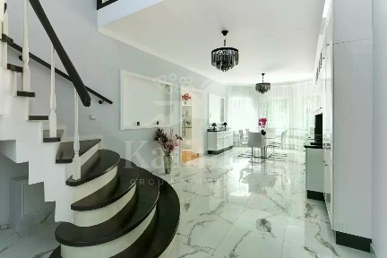 Сдается 3-этажный дом, 550 м²