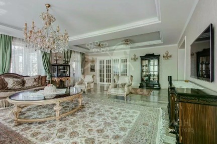 Сдается 3-этажный дом, 800 м²