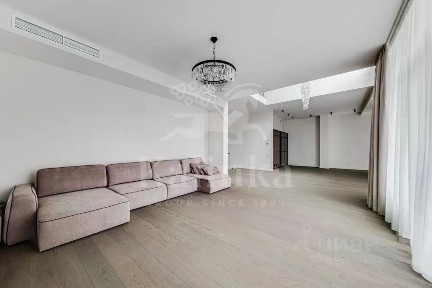 Сдается 3-этажный таунхаус, 700 м²