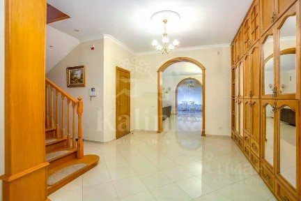 Сдается 3-этажный дом, 450 м²