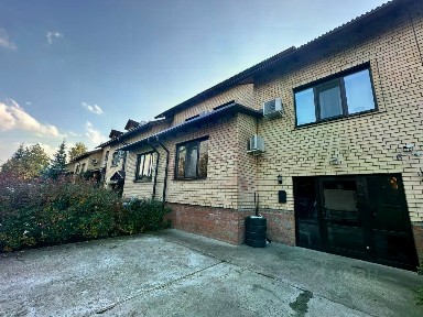 Продается 2-этажный таунхаус, 320 м²