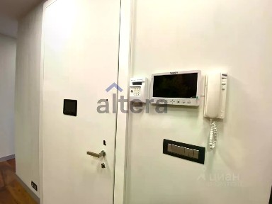 Продается 5-комн. квартира, 270 м²