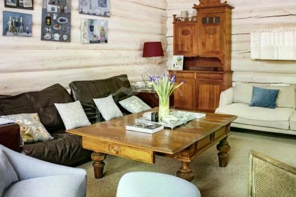 Продается 2-этажный дом, 400 м²