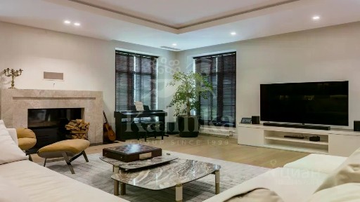 Продается 3-этажный дом, 1 150 м²