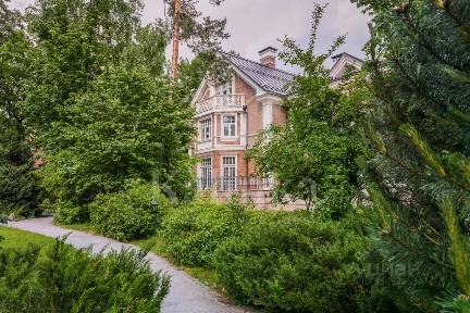 Продается 4-этажный дом, 1 847 м²