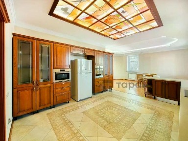Продается 4-комн. квартира, 245,4 м²
