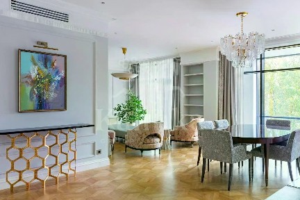 Продается 5-комн. квартира, 221 м²