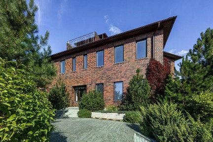 Продается 4-этажный дом, 540 м²