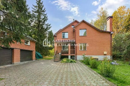Продается 2-этажный дом, 220 м²