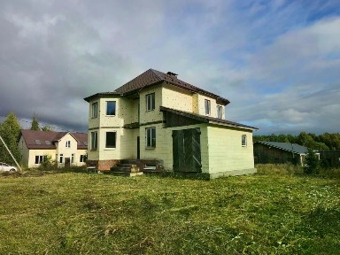 Продается 3-этажный дом, 299 м²