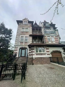 Продается 4-этажный таунхаус, 468 м²