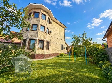 Продается 3-этажный дом, 380 м²