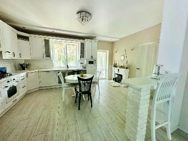 Продается 2-этажный таунхаус, 234 м²