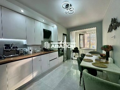 Продается 2-комн. квартира, 56,3 м²