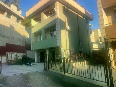Сдается 3-этажный коттедж, 280 м²