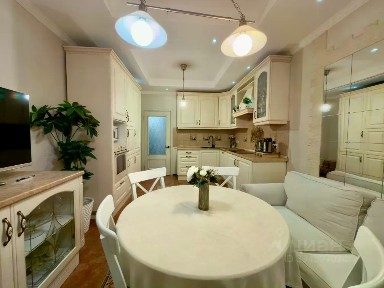 Продается 2-комн. квартира, 76,6 м²
