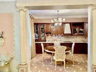 Продается 3-комн. квартира, 138 м²