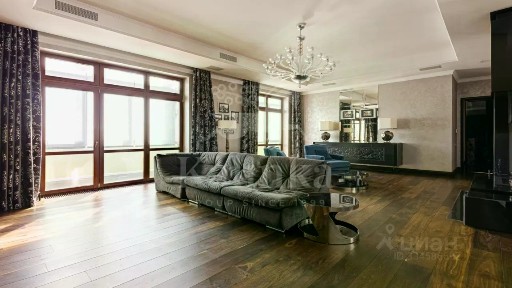 Продается 5-комн. квартира, 221 м²