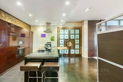 Продаются 5-комн. апартаменты, 225 м²