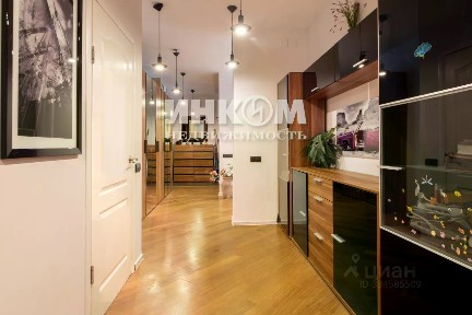 Продается 4-комн. квартира, 140,5 м²