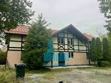 Продается 2-этажный дом, 300 м²