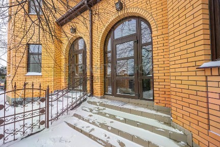 Сдается 3-этажный коттедж, 230 м²