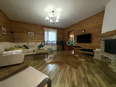 Сдается 2-этажный дом, 180 м²