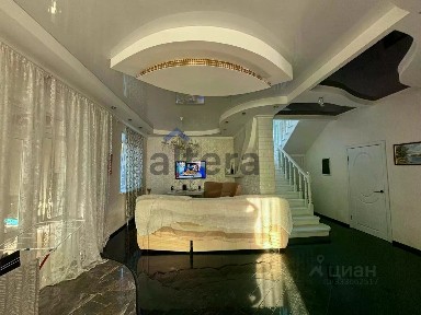 Сдается 2-этажный дом, 205 м²