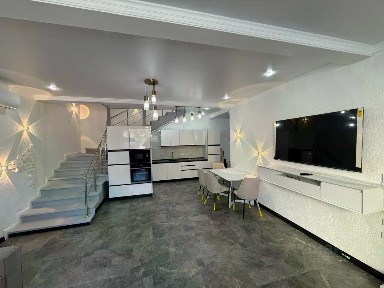 Сдается 3-этажный коттедж, 200 м²
