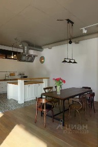 Сдается 2-этажный дом, 300 м²