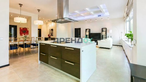 Сдается 4-комн. квартира, 200 м²