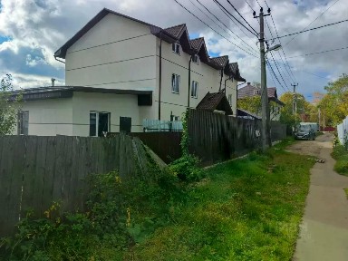 Продается 3-этажный дом, 400 м²