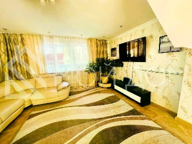 Продается 2-этажный дом, 450 м²