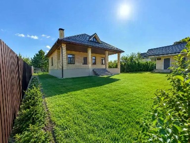 Продается 3-этажный дом, 260 м²