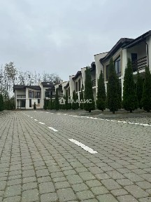 Продается 4-этажный таунхаус, 301 м²