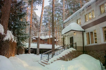 Сдается 2-этажный дом, 400 м²