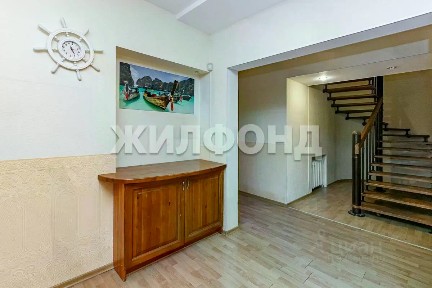 Продается многокомнатная квартира, 217,6 м²