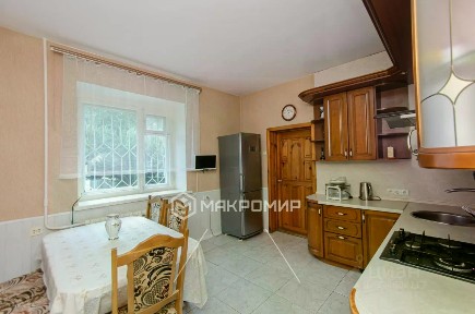 Продается 3-этажный дом, 302,9 м²