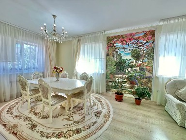 Продается 2-этажный дом, 357 м²