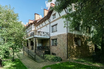 Продается 4-этажный коттедж, 1 344 м²