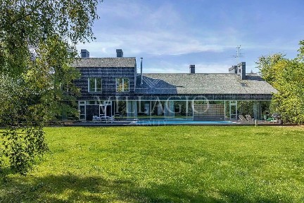 Продается 2-этажный дом, 550 м²