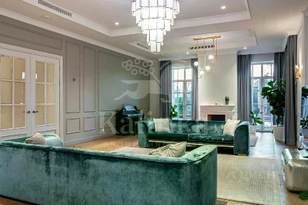 Продается 2-этажный дом, 606 м²