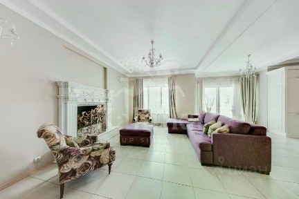 Продается 3-этажный дом, 400 м²