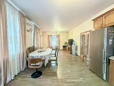 Продается 3-этажный дом, 308,9 м²