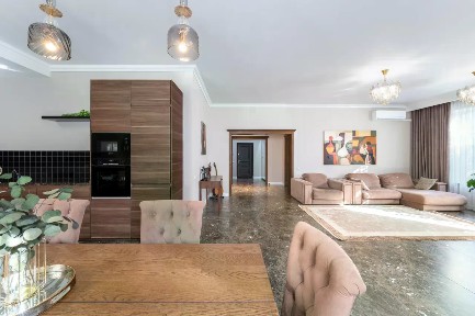 Продается 2-этажный дом, 350 м²