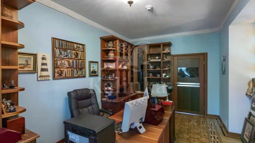 Продается 2-этажный дом, 630 м²