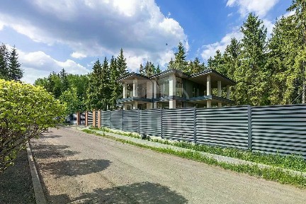 Продается 2-этажный дом, 300 м²