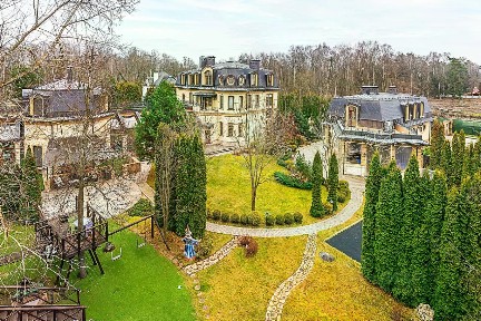 Продается 3-этажный дом, 915 м²